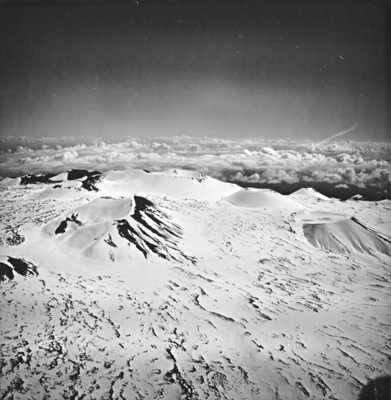 Snow in Hawaii? Cold air and moisture deliver snow to the state’s tallest mountain