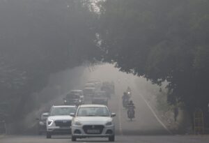 Toxic smog shrouds New Delhi and the Taj Mahal in India